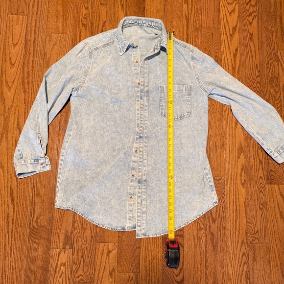 SHEIN Light Wash Loose Fit Denim Button-Down Shirt - Picture 4 of 7